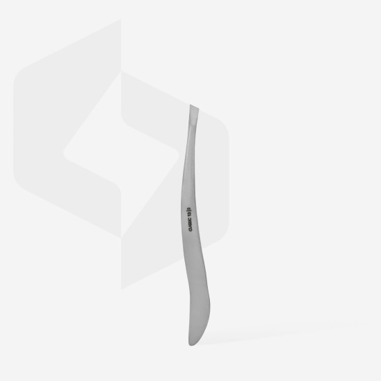 Pinça para sobrancelhas CLASSIC 13 TIPO 3 (bordos largos inclinados)